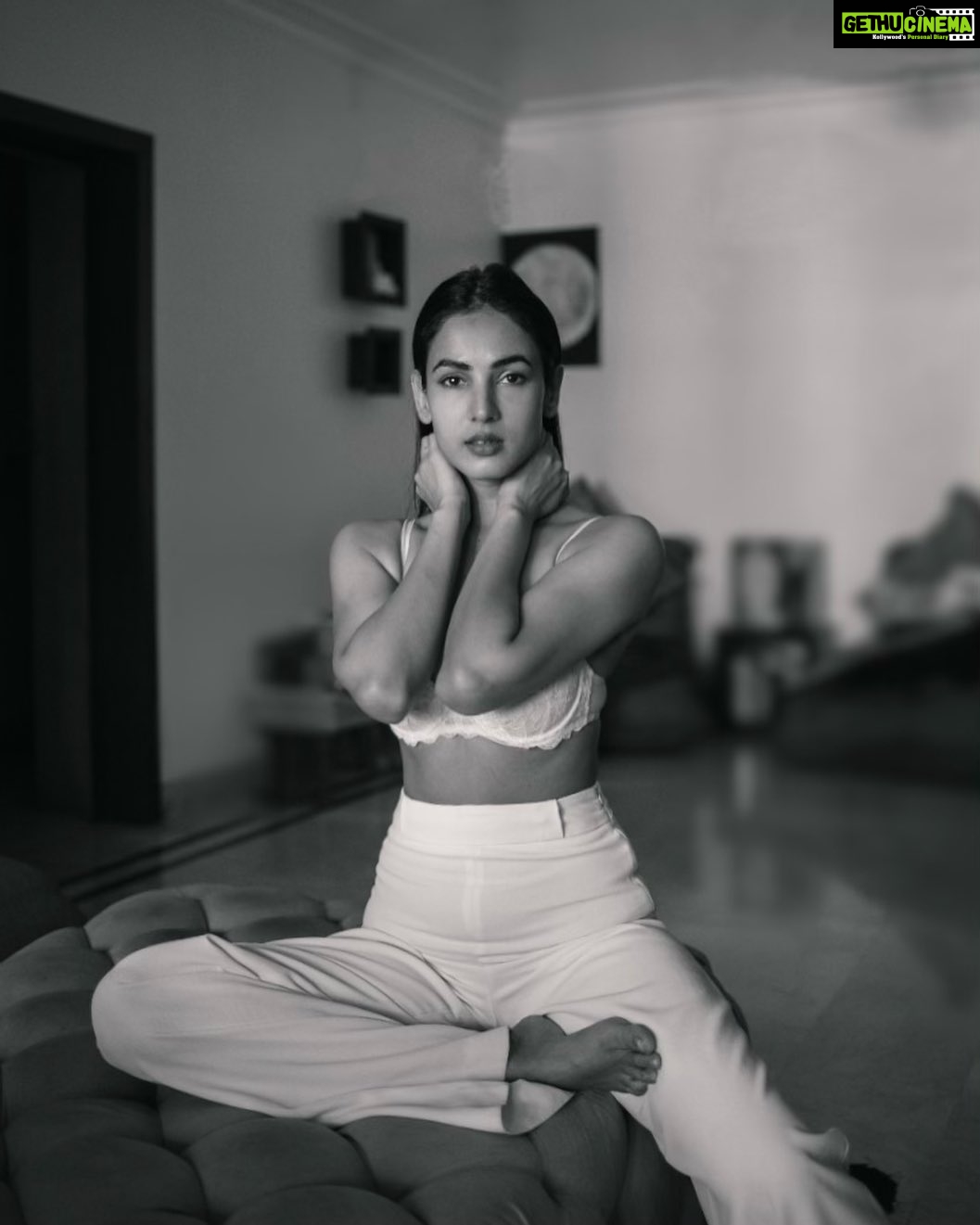 Sonal Chauhan Instagram - As it is .... 🤍🤍🤍 . . . . . . . . . . . . . . . . . . . . . . . . . . . . . . . . . . . . . . . . . . . . . . . . 📸 @bharat_rawail #love #sonalchauhan #beauty #positivevibes #passion #magic #faith #miracle #blackandwhite #photography #thoughts #monday #rose #thursday #morning #dream #jawline