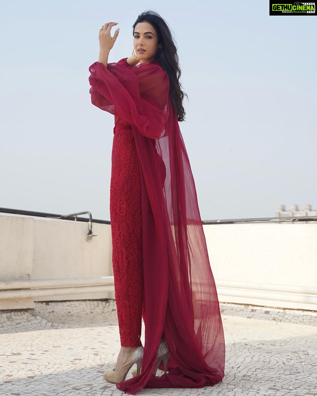 Sonal Chauhan Instagram - I love you without knowing how, or when, or from where..... ♥️♥️♥️ . . . . . . . . . . . . . . . . . . . . . . . . . . . . 📸 @dieppj Outfit by @tarikedizofficial Jewellry @azotiique Make up by @sandysvanitydrama Hair by @moryalalit Styled by @stylebysaachivj #love #sonalchauhan #beauty #positivevibes #passion #magic #faith #miracle #red #rose #thursday #morning #dream #jawline #fashion #sonalchauhanstylefiles #pabloneruda #poetry #poetrycommunity