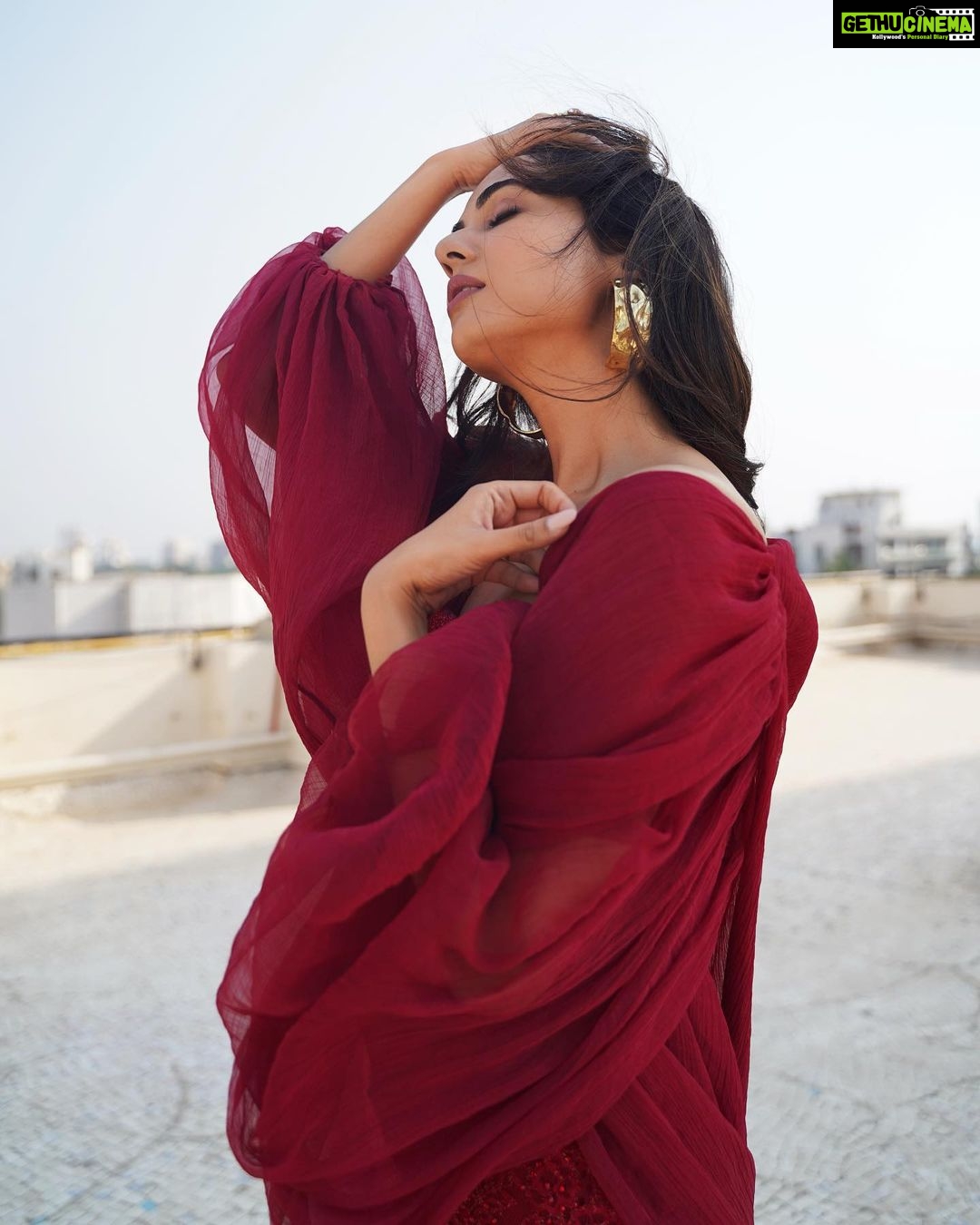 Sonal Chauhan Instagram - Oh ... How love can bring the numb on his knees and possess him until his spirit breathes, craves and feels love...... ♥️♥️♥️ . . . . . . . . . . . . . . . . . . . . . . . . . . . . 📸 @dieppj Outfit by @tarikedizofficial Jewellry @azotiique Makes up by @sandysvanitydrama Hair by @moryalalit Styled by @stylebysaachivj #love #sonalchauhan #beauty #positivevibes #passion #magic #faith #miracle #red #rose #thursday #morning #dream #jawline
