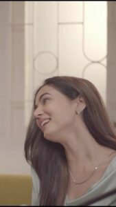 Sonal Chauhan Instagram - Sahilon pe aaya hai tu jaane kis tarah leke ..... @ipritamofficial 💖✨💖 #raabta with @arjunkanungo Thank you for making me do this 🤗🤍 To watch the full video , click on the LINK IN MY BIO . . . . . . . . . . . . . . 📸 @dieppj #love #sonalchauhan #beauty #magic #music #cover #raabta #indian #dream #positivevibes #sonalchauhanfans #sonalchauhansinging #romance #longing #heart #bollywoodmusic #weekendvibes #instareels #reels #reelsinstagram #reelsindia #reelitfeelit