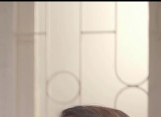 Sonal Chauhan Instagram - Sahilon pe aaya hai tu jaane kis tarah leke ..... @ipritamofficial 💖✨💖 #raabta with @arjunkanungo Thank you for making me do this 🤗🤍 To watch the full video , click on the LINK IN MY BIO . . . . . . . . . . . . . . 📸 @dieppj #love #sonalchauhan #beauty #magic #music #cover #raabta #indian #dream #positivevibes #sonalchauhanfans #sonalchauhansinging #romance #longing #heart #bollywoodmusic #weekendvibes #instareels #reels #reelsinstagram #reelsindia #reelitfeelit