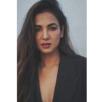 Sonal Chauhan Instagram – I see my beauty in you….
I become a mirror that cannot close its eyes to your longing…..
My eyes wet with yours in the early light….
We become these words we say,
a wailing sound moving
out into the air…..
These thousands of worlds that rise from nowhere,
how does your face contain them? 🤍🌪🖤
.
.
.
.
.
.
.
.
.
.
.
.
.
.
.
.
📸 @dieppj 
#love #sonalchauhan #poetry #positivevibes #portrait #photography #poetsofinstagram #magic #allure #eyes #sonalchauhanfans #looks #always