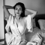 Sonal Chauhan Instagram – To fresh and new beginnings….✨💖
.
.
.
.
.
.
.
.
.
.
.
.
.
.
.
.
.
.
.
.
.
.
.
📸 @bharat_rawail 
#ॐ #love #sonalchauhan #friday #peace #positivevibes #positivity #possibilities #beauty #hair #faith #lifestyle #life  #magic #happiness #happygirl  #sun #fitness  #newbeginnings #bed #bedroom #morning #blackandwhite #photography #art #stories #storiesnotpictures