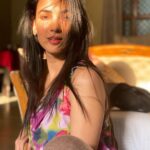 Sonal Chauhan Instagram – On the green of the hill…
We will drink our fill… 
Of golden sunshine, 
Till our brains intertwine… ~ John Keats 
☀️💞✨
.
.
.
.
.
.
.
.
.
.
.
.
.
.
📸 @stutisengarchauhaan 
#love #sonalchauhan #sun #sunshine #beauty #nature #magic #miracle #faith #morning #morningsun #eyes #poetry #keats #johnkeats #tuesday