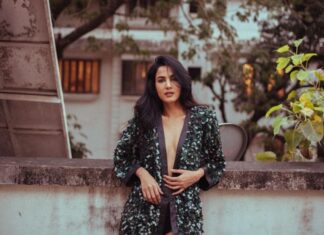 Sonal Chauhan Instagram - She found me roots of relish sweet, And honey wild, and manna-dew... And sure in language strange she said - 'I love thee true... 🌱🌹🌿 . . . . . . . . . . . . . 📸 @bharat_rawail HMU @divyashetty_ #ॐ #love #sonalchauhan #beauty #story #photography #art #poetry #johnkeats #keats #positivevibes #magic #miracle #faith #wednesday #morning