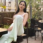 Sonal Chauhan Instagram - Waiting in style 🐩 . . . . . . . . . . . . . . . . . . . . . . #ॐ #love #live #laugh #waiting #positivevibes #faith #beauty #white #pink #sonalchauhan #wednesday #miracle #evening #positivity