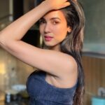 Sonal Chauhan Instagram – The sun is shining on me 🥰☀️💫
📸 @stutisengarchauhaan 
.
.
.
.
.
.
.
.
.
.
.
.
.
.
#ॐ #love #sunshine #beauty #sun #positivevibes #faith #magic #miracle #tuesday #sonalchauhan #afternoon #romance