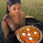 Sonal Chauhan Instagram - Diwali Vibes ✨🪔✨ . . . . . . . . . . #love #diwali #indian #festival #festive #light #sonalchauhan #festivaloflights #positivevibes #positivity #prosperity #magic #beginning
