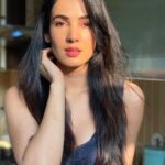 Sonal Chauhan Instagram - Eternal Sunshine of the spotless mind ☀️👑☀️ . . . . . . . . . . . . . . . 📸 @stutisengarchauhaan #ॐ #love #sonalchauhan #look #caption #comment #instafun #pure #morning #vibes #sun #sunkissed #positivevibes #positivity #beauty #nomakeup #magic #miracle saturday #soaked #eyes #soul #soakedinshiv