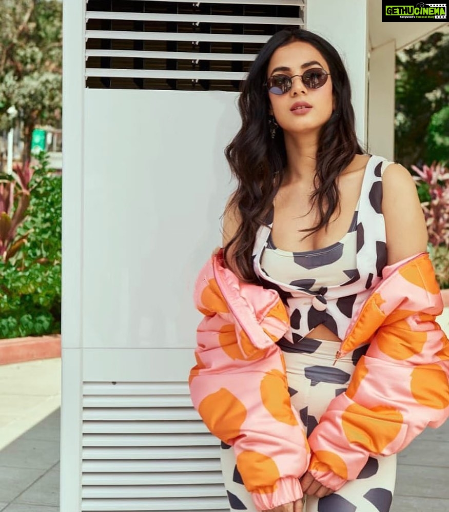 Sonal Chauhan Instagram - ๐ผ๐ผ๐ผ . . . . . . . . . . . . . . . . . ๐ธ @mayank_mudnaney For @exhibitmagazine Outfit @papadontpreachbyshubhika Make up @vijaysharmahairandmakeup Hair @shefali_hairstylist.81 #pandalife #love #sonalchauhan #thrusday #positivevibes #photography #panda #beauty #fashion #shoot #exhibit #magazine #editorial #makeup