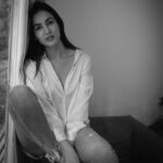 Sonal Chauhan Instagram – Turn your Monday blues into beautiful hues 🤍🌪
📸 @bharat_rawail 
.
.
.
.
.
.
.
.
.
.
.
.
#love #eyes #poetry #lounge #sonalchauhan #positivevibes #positivity #soakedinlove #blackandwhite #photography #story #magic