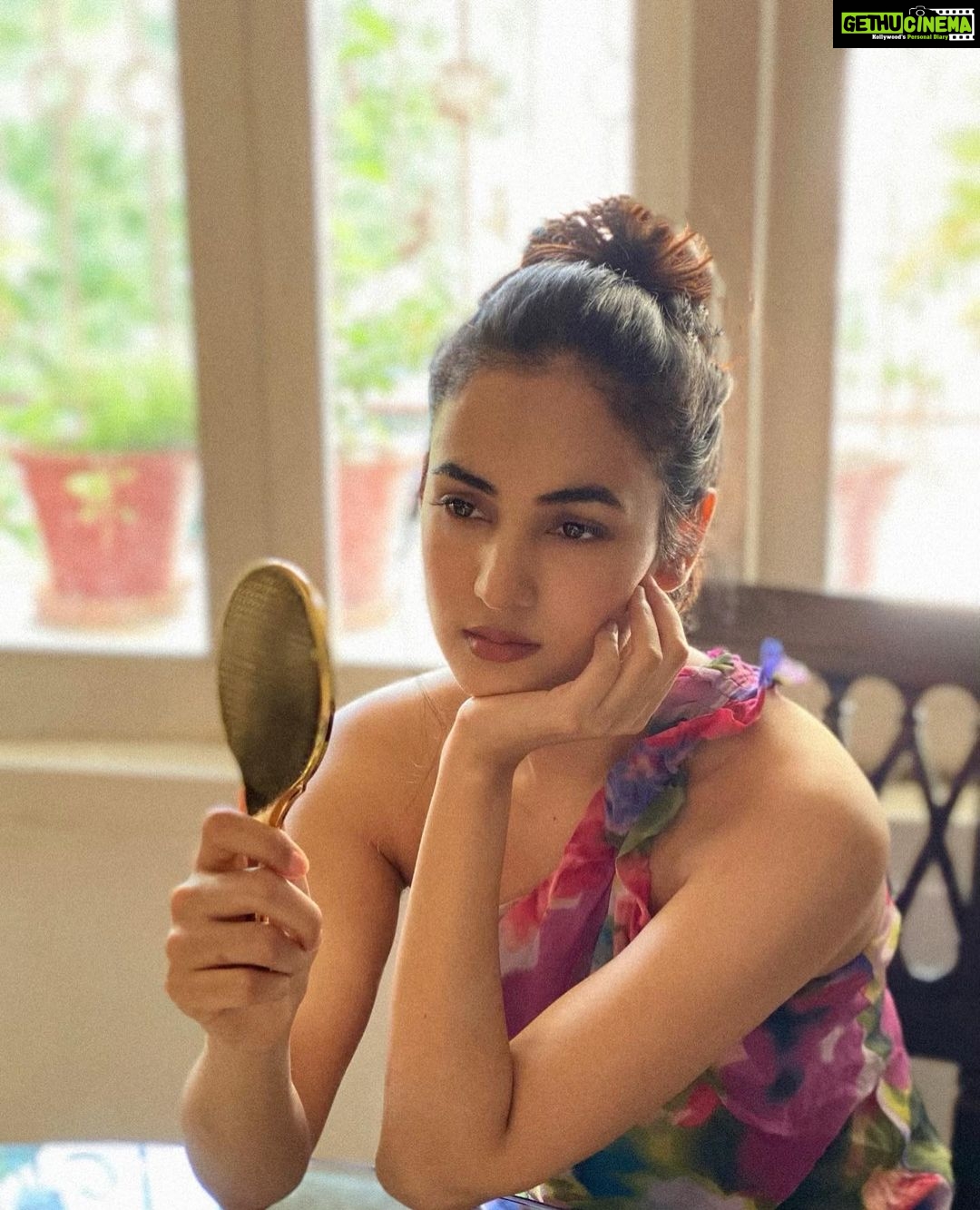 Sonal Chauhan Instagram - What have we become ??? Is it time for each one of us to sit back and reflect, once again?? Are you proud of the person you see in the mirror??? Are you standing for the right thing ? Have you just chosen sides??? Keep an open mind ... Keep your eyes open ... Make your own decisions ... Ask yourselves these questions... And the only person that needs to know the answer is YOU !!! ✨🌸✨ . . . . . . . . . . . #love #reflect #think #live #openmind #sonalchauhan #timesarechanging #positivevibes #positivity #positiveenergy #thursday