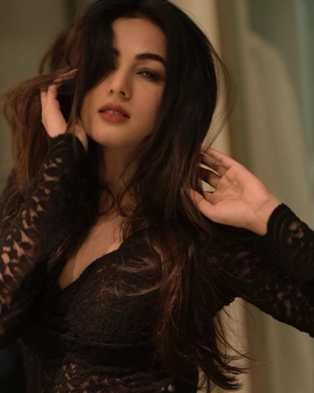 Sonal Chauhan Instagram - 🤍🤍🤍 . . . . . . . . . . #love #sonalchauhan #black #lace #desire #positivevibes #photography #power #positivity #blessed #protection #beauty #tuesday #thoughts