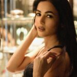 Sonal Chauhan Instagram - Its better to have loved and lost surely..... But try not to lose it at all ♥️✨🧿 . . . . . . . . . . . . . #love #sonalchauhan #positivevibes #magic #light #eyes #soulmate #reflection #memories #ofyou #friday #feelings #thelodhidelhi #dream #photography