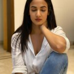 Sonal Chauhan Instagram - The quieter you become, the more you are able to hear.~ Rumi 🌸🤍🌸 . . . . . . . . . . . . . . . 📸 @himanichauhan #love #sonalchauhan #silence #quiet #peace #innerpeace #hear #zen #beauty #white #nomondayblues #magic #miracle #faith #monday
