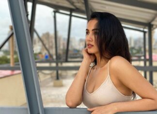 Sonal Chauhan Instagram - There’s no hiding from your soulmate ... They will find you ... 🌸💞🌸 📸 @himanichauhan . . . . . . . . . . . . . . . . . #love #soul #sonalchauhan #soulmate #magic #beauty #eyes #miracle #wednesday #midweek #thoughts