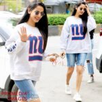 Sonal Chauhan Instagram - TWINNING 👖💙 Also I have no pictures to post 😫🤯 ... Photographer found 😁 @ajaypatilphotography 📸 . . . . . . . . . . . . . . . . #sonalchauhan #love #spotted #denim #magic #miracle #happiness #papped #indianpaparazzi #thankyou #newyorkgiants #sneakers #groceryshopping #laughter