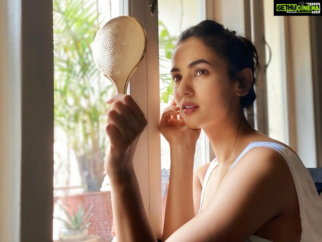 Sonal Chauhan Instagram - Every once in a while ... Take a moment .... Look at yourself in the mirror ... And tell yourself .... How much you love yourself ... 🤍💫🌈✨ 📸 @himanichauhan . . . . . . . . . . . . . . #love #yourself #selflove #sonalchauhan #positivevibes #positivity #magic #morning #saturday #morningmotivation #white #peace #fursatse #beproud