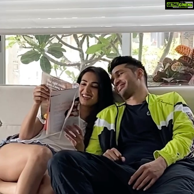 Sonal Chauhan Instagram - ⚠️⚠️ Watch till the end!!! Wouldn’t you get angry if they fell asleep in the midst of a conversation??? 🙄😴💤 Moral of the story- there are always two sides to a story 🙄😜😂🤪 #bts #fursathaiaajbhi #arjunkanungo