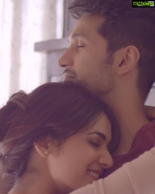 Sonal Chauhan Instagram - MEMORIES 🌸✨🤍 Sometimes all we really need is.... someone to hold us 🤗♥️ . . . . . . . . . . . . . @arjunkanungo #memories #love #hug #arjunkanungo #sonalchauhan #happiness #peace #positivevibes #positivity #fondmemories #life #nowords