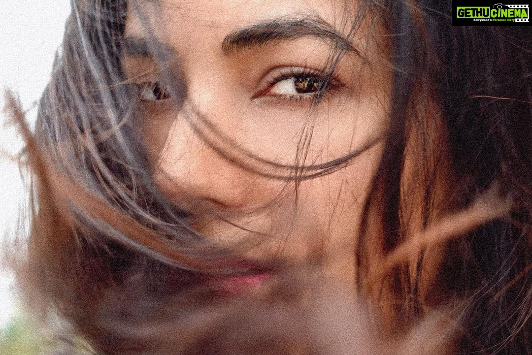 Sonal Chauhan Instagram - नैना ठग लेंगे 🤍🌪🤍 . . . . . . . . . . . . . . #love #sonalchauhan #eyes #messyhair #positivevibes #beauty #loveinmyeyes #morning #saturday #eyeseeyou #come #away #withme #magic #faith #onlymine