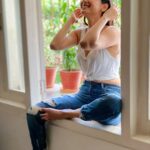 Sonal Chauhan Instagram - LIVE, LOVE ,LAUGH🌸🌈✨ 📸 @himanichauhan . . . . . . . . . . . . . . . . . . #love #laugh #live #sonalchauhan #morning #happiness #positivevibes #laughter #denim #white #beauty #magic #miracle