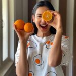 Sonal Chauhan Instagram – SQUEEZE THE DAY !!! 🍊🍊🍊
LIVE , LOVE , LAUGH ✨🧡😂
And Keep your Vitamin C intake up !!! 1000 mg a day 🍊
Vitamin C is Also found in lemons 🍋 Amala and Guavas and many other fruits and vegetables 🍋🍊 Build your immunity 💪🏻
📸~ @himanichauhan .
.
.
.
.
.
.
.
.
.
.
#love #sonalchauhan #laugh #immunity #booster #positivevibes #positivity #positiveenergy #oranges #lemons #live #health #healthylifestyle #citrus #fruit