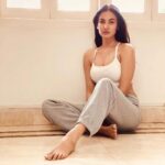 Sonal Chauhan Instagram - Sun Caressed 🧡🧡🧡 📸 @himanichauhan . . . . . . . . . #sonalchauhan #love #poetry #warmth #sunset #positivevibes #friday #sun #photography #faith #peace #lockdown #stayhome #trackpants