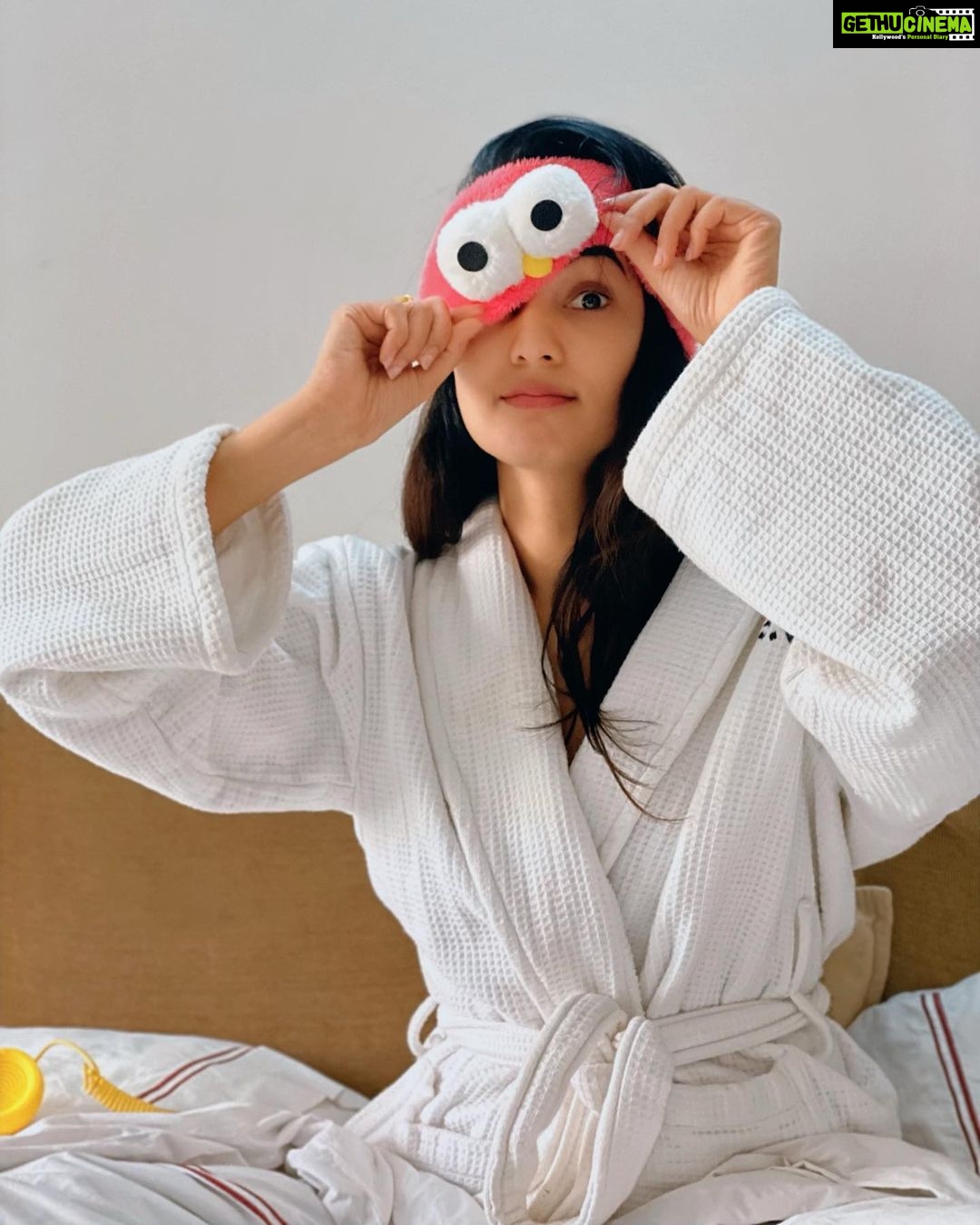 Sonal Chauhan Instagram - Good morning/ Good afternoon !!! Wednesday/ Thursday !!! Whatever it is !!! 🌈😴🤍🌸 . . . . . . . . . . . . . #sonalchauhan #love #magic #morning #afternoon #bed #sleepy #nosleep