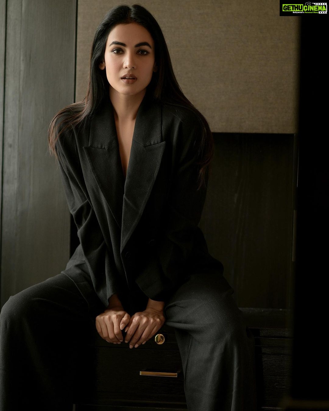 Sonal Chauhan Instagram - 🌪🌪🌪 . . . . . . . . . . . . . . 📸 @amitmehra_photography Edited by @kaushalpurohit08 @dieppj #photography #love #sonalchauhan #magic