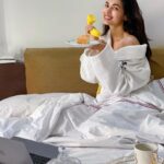 Sonal Chauhan Instagram - When Saturday feels like a Sunday 🌸🍰 💓💻 🍵💫🍬🌈📞 I could get used to this 🙈 . . . . . . . . . . . . . . . . . . . . . #stayhome #stayhealthy #love #sonalchauhan #timesofcorona #fighting #corona #cake #saturday #sunday