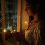 Sonal Chauhan Instagram - A PRAYER 🙏🏻 United we stand!!! @narendramodi . . . . . . . . . #lightforindia #9minutesforindia #indiafightscorona #unitedindia #9min9pm #9baje9minute