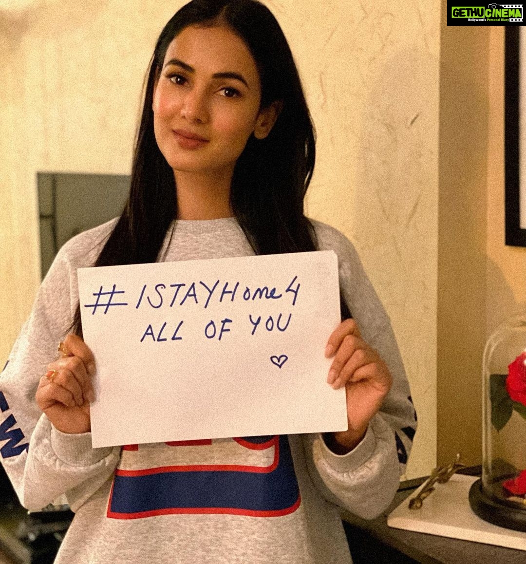 Sonal Chauhan Instagram - I stay home for ALL OF YOU ♥️💫🙏🏻 It’s imperative that each one of us behaves responsibly at this time. We must do it for each other. Let’s start this chain to break the chain of CORONA !!! Make your own placard and Tell me who you’re doing this for and tag me and hashtag #istayhomefor 💫🧿🙏🏻 #worldfightscorona #indiafightscorona #humanityfightscorona @narendramodi