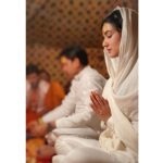 Sonal Chauhan Instagram - The magic of blessings!!! 🧿🧿🧿 Have a blessed week ahead 💫🙏🏻✨ Om Namah Shivaya 🙏🏻 . . . . . . . . . . #magic #blessings #love #positivevibes #positivity #sonalchauhan #omnamahshivaya