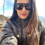 Sonal Chauhan Instagram - Happiest in the hills ❄️♥️❄️🏔♥️ . . . #sonalchauhan #2019 #lookingforward #2020 #love #bliss #beauty #magic #goodluck #goodlife #mountains #mountainbaby #pahadigirl #mountainlife #dior