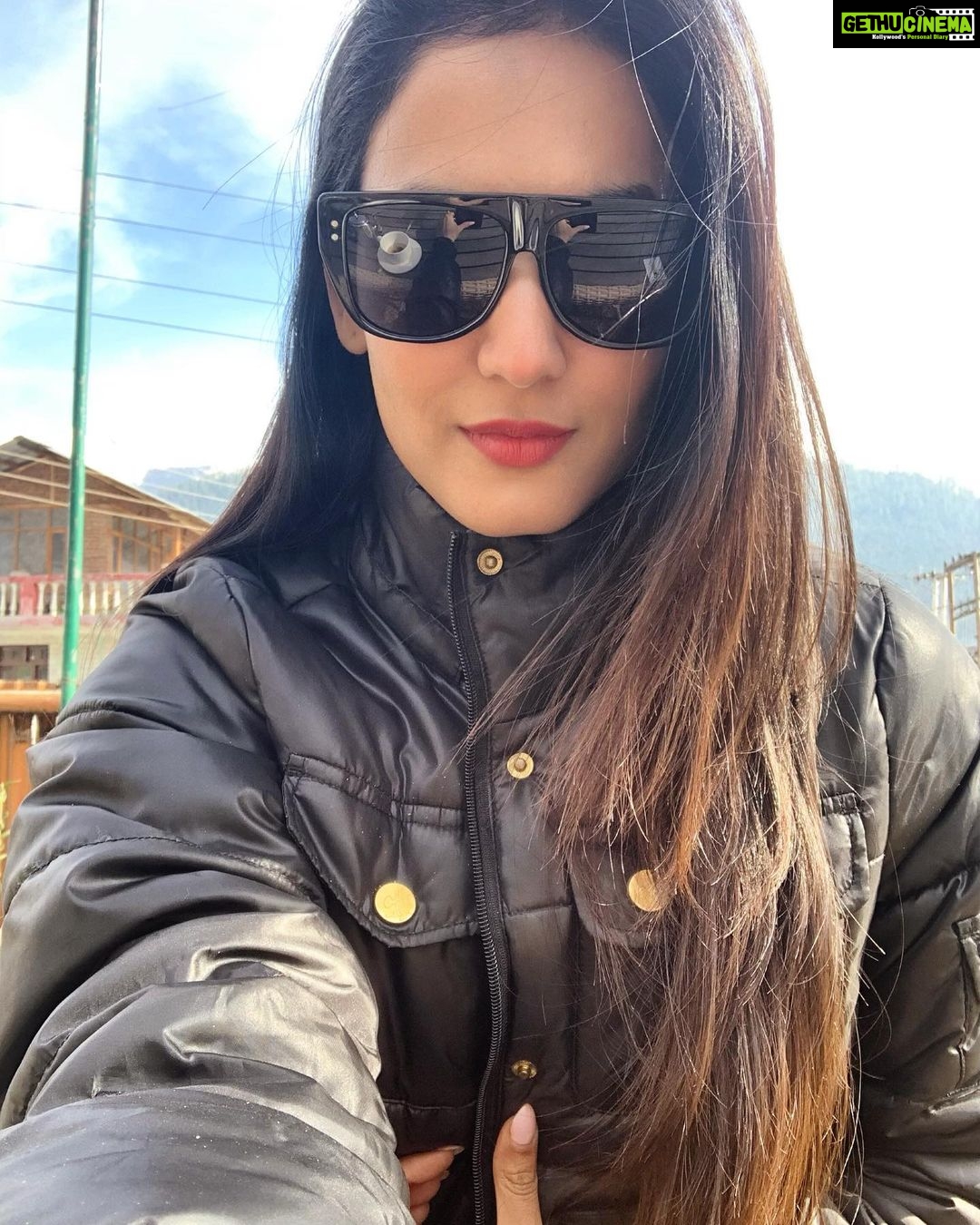 Sonal Chauhan Instagram - Happiest in the hills ❄️♥️❄️🏔♥️ . . . #sonalchauhan #2019 #lookingforward #2020 #love #bliss #beauty #magic #goodluck #goodlife #mountains #mountainbaby #pahadigirl #mountainlife #dior