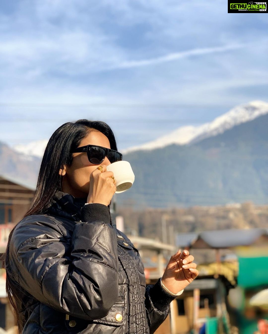 Sonal Chauhan Instagram - ❄️❄️❄️ . . . . . #mountainbaby #love #magic #blessings #miracles #mountains #sonalchauhan #always #forever