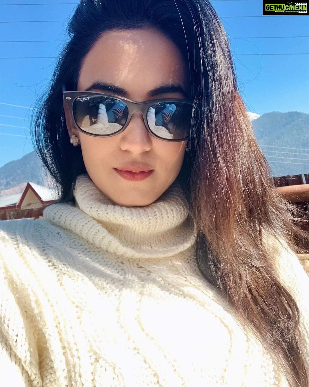 Sonal Chauhan Instagram - ππAll Love ππ . . . . . #love #magic #miracles #blessings #me #sonalchauhan #rayban #goodluck