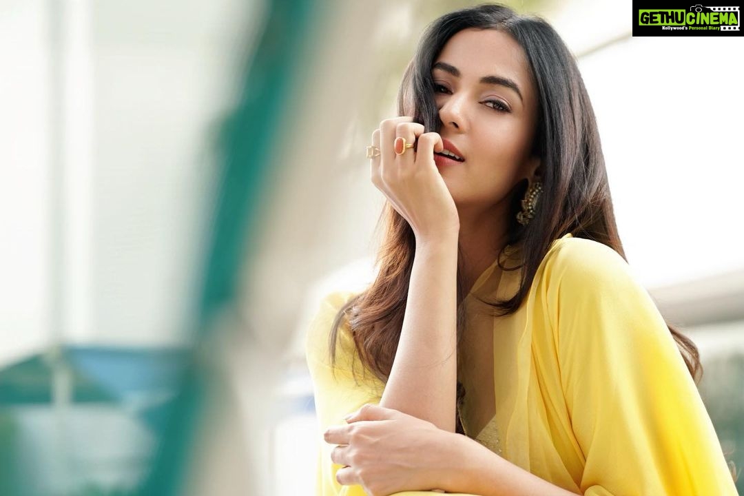 Sonal Chauhan Instagram - 💛💛💛 . . . . . Outfit @junne_couture Styled by @aayeshaa.mariam HnM @vijaysharmahairandmakeup Photography @i_ak_photographer #yellow #sunshine #love #junne #sonalchauhan #instagood #miracles #magic #pure #beauty #makeup #indian #fashion #sun #moon #sky