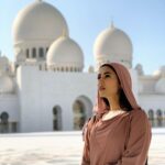 Sonal Chauhan Instagram - 💫🕌💫 . . . . . . #love #magic #blessings #miracles #faith #abaya #abayafashion #abayas #wednesday #mosque Sheikh Zayed Grand Mosque Abu Dhabi, UAE