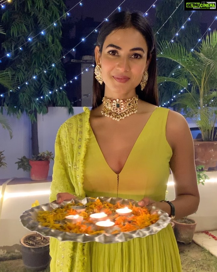 Sonal Chauhan Instagram - शुभ दीपावली 💫⚡️✨ . . . . . . . #happydiwali #diwali2019