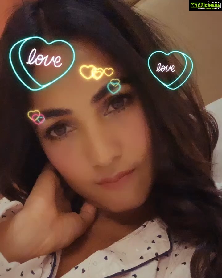 Sonal Chauhan Instagram - Love is all around me ♥️💫😍 Good morning !!! . . . . . . #monday #mornings #love #magic #hearts #positivevibes