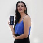 Sonal Chauhan Instagram - Capture your imagination with this mesmerizing beauty #OPPOReno2Z with 48MP #QuadCam and #UltraDarkMode. Now, available at Amazon.in