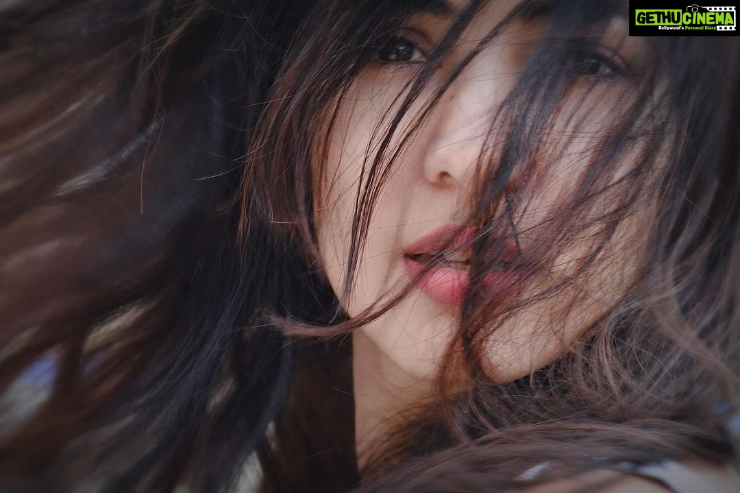 Sonal Chauhan Instagram - Remember that wherever your heart is, there you will find your treasure - @paulocoelho 💫♥️💫 📸 - @himanichauhan . . . . . . . #heart #treasure #love #magic #magicoflove #photography #eyes #portrait #paulocoelho #monsoons #rain #nomakeup