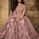 Sonal Chauhan Instagram – ♥️💫♥️ Make up- @hinaldattani 
Hair- @shefali_hairstylist.81 
Styling- @upadhyayrakhi 📸- @kadamajay .
.
.
.
.
.
.
.
.
.
#photography #positivevibes #monday #indianfashion #indian #anarkali #pink #makeup #hair #jewellery #indianjewellery #mathapatti