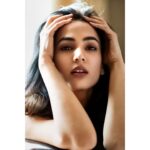 Sonal Chauhan Instagram - Free like a sparrow.... All she wanted to do.... Was soar up above.... Unknown to her.... He had already.... Engraved his dreams.... In the very skies she thought she could lose herself to.... - SO . . . . . . . . . . #mondaymorning #musings #poetry #life #love #escape #noescape #noescapefromhim #signs #loveletters #conversations