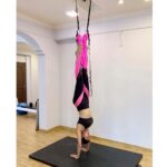 Sonal Chauhan Instagram – Handstands are tough to achieve, and the sensation of the handstand on the hammock helps your body understand the core strength, balance, focus and muscles required to do it without one. Thank you @anshukayoga for helping me achieve new goals everyday 🧘‍♀️💫🙏🏻
#corestrength #aerialhandstand #flyfit #balance #fitfam #yogaeveryday #yogastrong #core #inversionjunkie #inversions #anshukayoga #yoga #positivevibes #fitness #fitnesslife #healtylifestyle