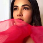 Sonal Chauhan Instagram - As if you could pick in love, as if it were not a lightning bolt that splits your bones and leaves you staked out in the middle of the courtyard. Beatrice wasn’t picked out, Juliet wasn’t picked out. You don’t pick out the rain that soaks you to a skin when you come out of a concert....♥️💫♥️ . . . . . . . HnM- @vijaysharmahairandmakeup Styled by @d_devraj 📸- @himanichauhan #loveinhereyes #love #thoughts #eyes #rain #soaked #drenchedinlove