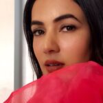 Sonal Chauhan Instagram - All I want is the whole world... or nothing 🌸🌸🌸 . . . . . . . 📸- @himanichauhan #allornothing #loveinhereyes #love #positivevibes #photography #eyes #makeup