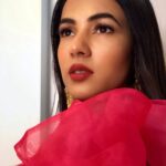 Sonal Chauhan Instagram - Old souls carry a certain look in their eyes... Like they’ve been here before ... They see the depth under the surface of what most people ignore and they stay focused on the notion that there’s more.... Because .... There’s SO much more ♥️ . . . . . @htcafe retail icon awards HnM- @vijaysharmahairandmakeup Earrings- @bayleafaccessories_in 📸- @himanichauhan Styled by @d_devraj #positivevibes #photography #loveinhereyes #oldsoul #love